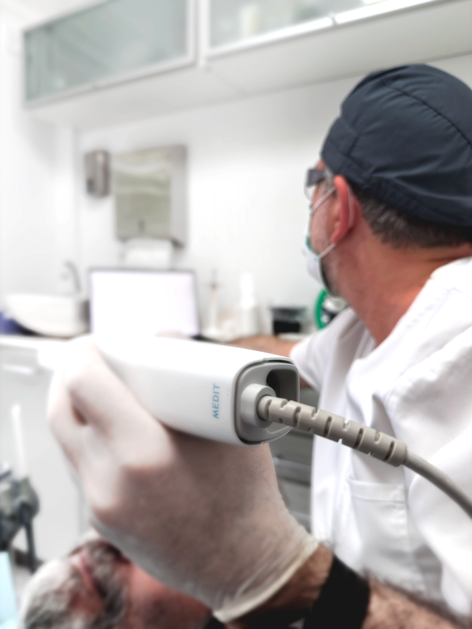 Escáner intraoral 3D Medit en consultorio dental Almagro Buenos Aires